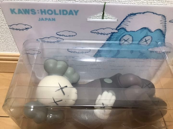 kaws カウズ　ホリデージャパン　9.5インチ　限定フィギュア