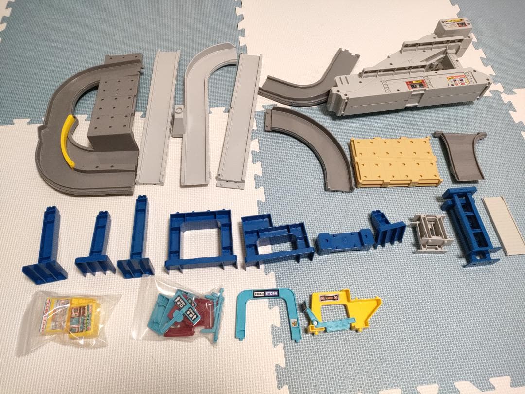 トミカまとめ売り　Wトミカビル、アクション高速道路、やまのぼりドライブなど