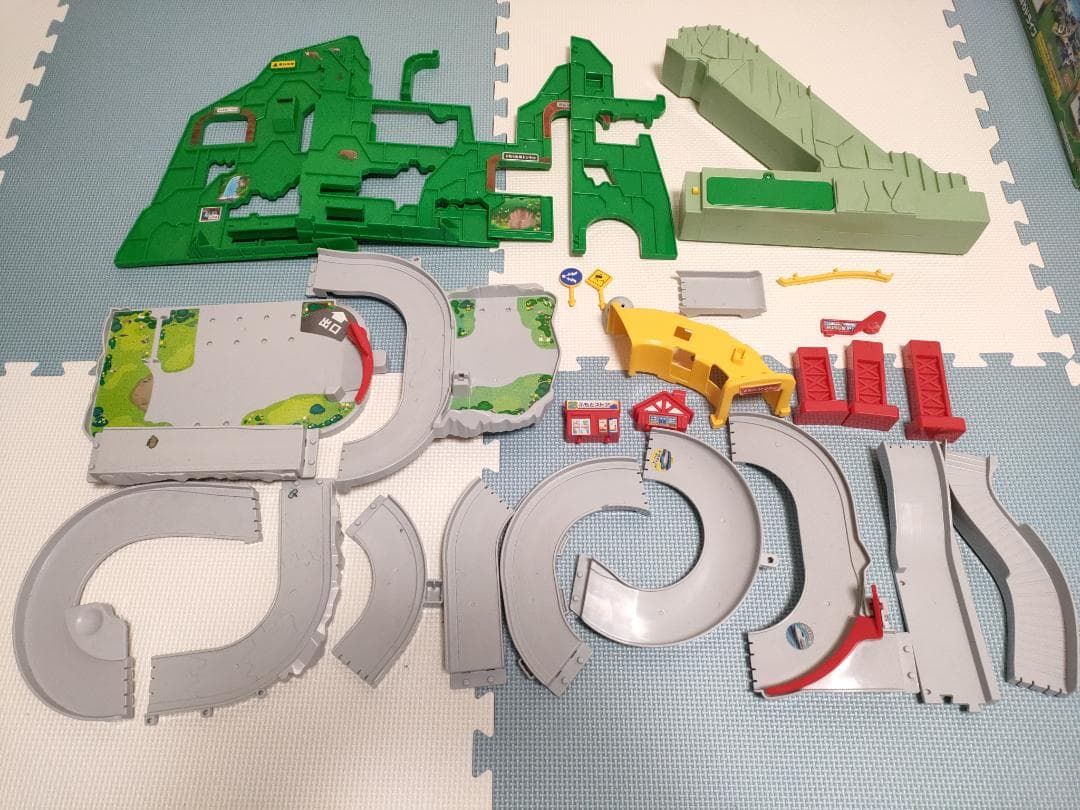 トミカまとめ売り　Wトミカビル、アクション高速道路、やまのぼりドライブなど