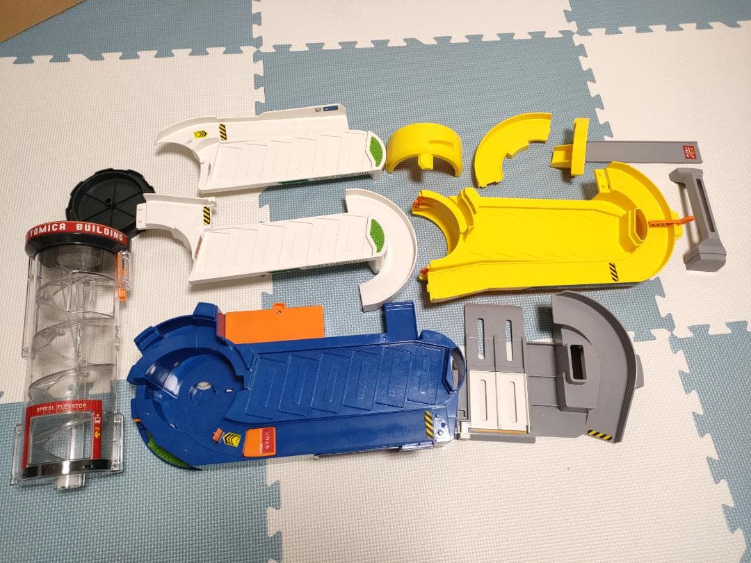トミカまとめ売り　Wトミカビル、アクション高速道路、やまのぼりドライブなど