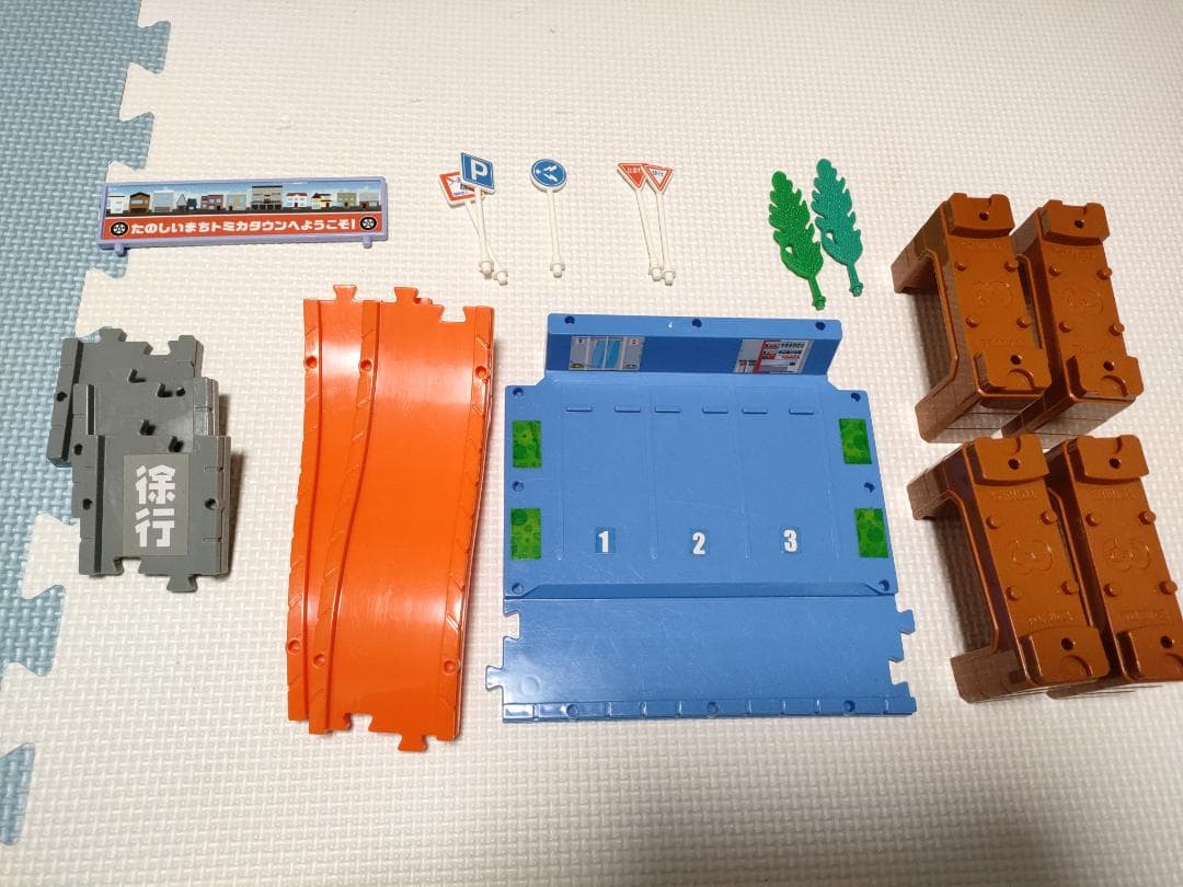 トミカまとめ売り　Wトミカビル、アクション高速道路、やまのぼりドライブなど