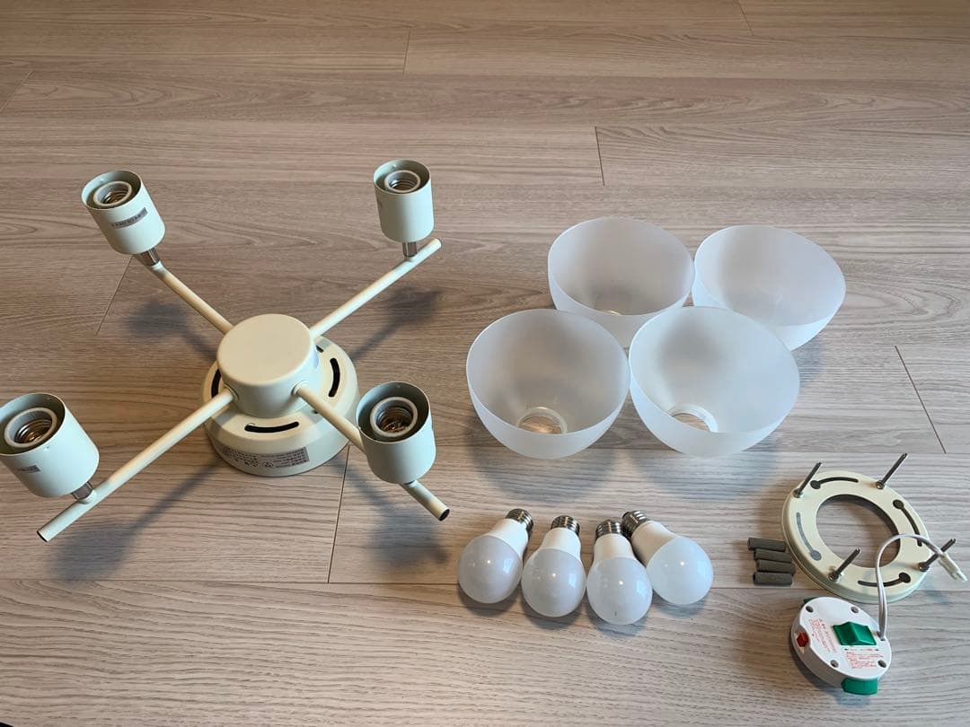 シーリングライト/スポットライト　4灯十字、LED電球付き、リモコン付き