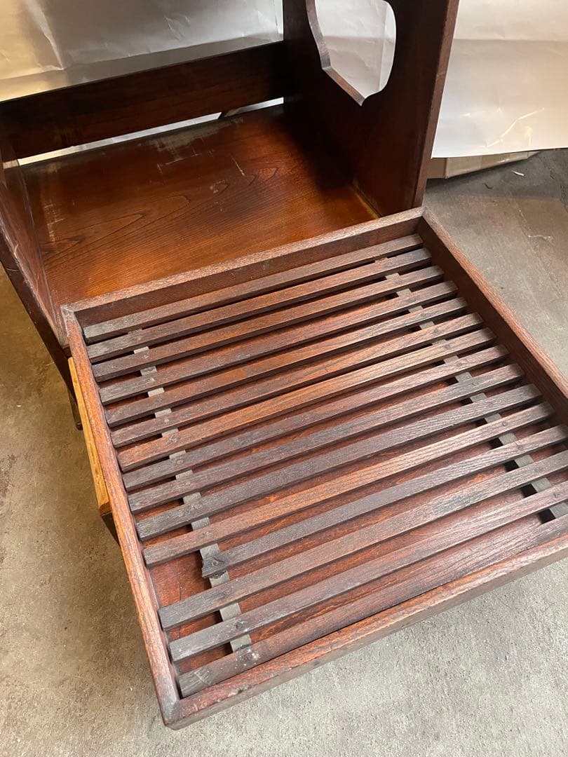 網代戸　木製棚　和風の棚