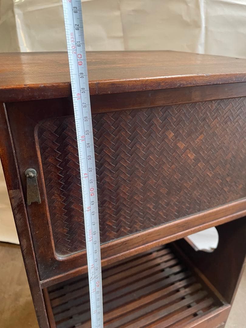 網代戸　木製棚　和風の棚