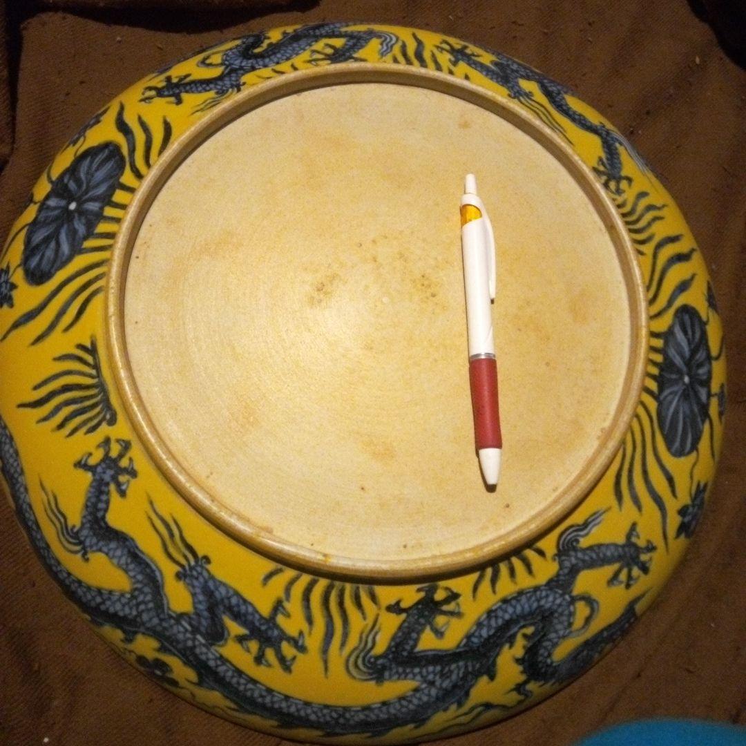 とし　中国陶磁器　明大皿　青いドラゴンの黄色い陶器皿