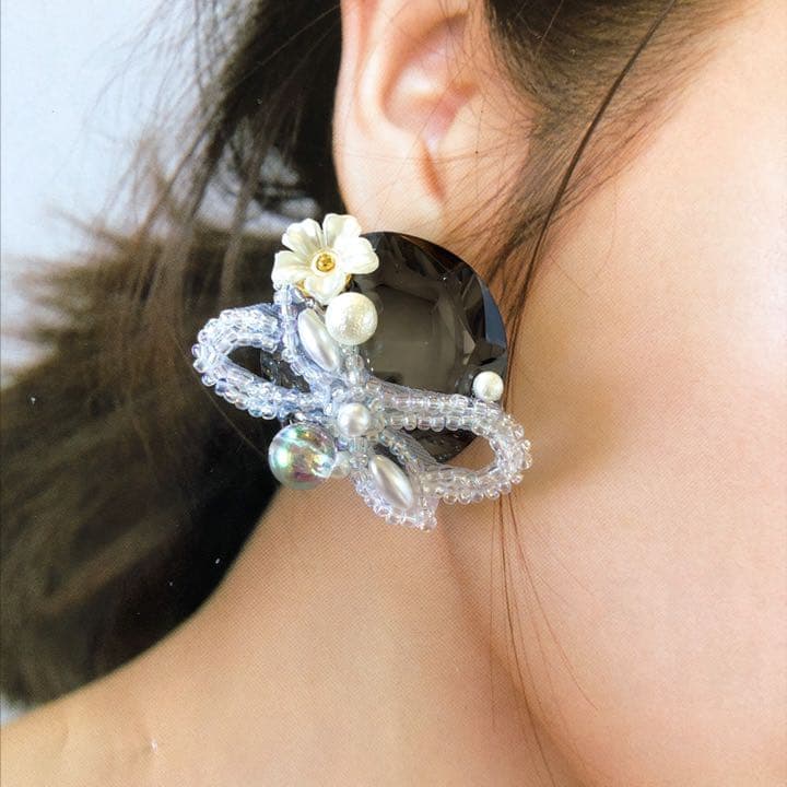 SALE❣️ヴィンテージカボションと刺繍パールの大ぶりピアス／イヤリング