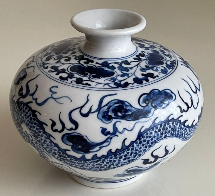 龍　壺　大清雍正年製　アンティーク　開運　ツボ　花瓶