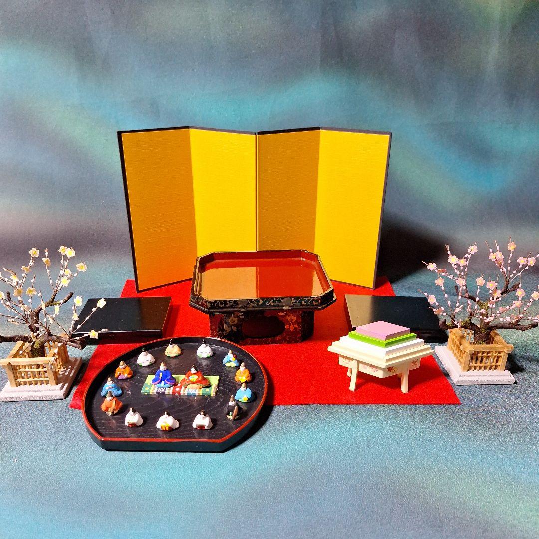ミニチュア雛飾り、ミニチュアお雛様、紅白梅、屏風、木製高杯、木製菱台