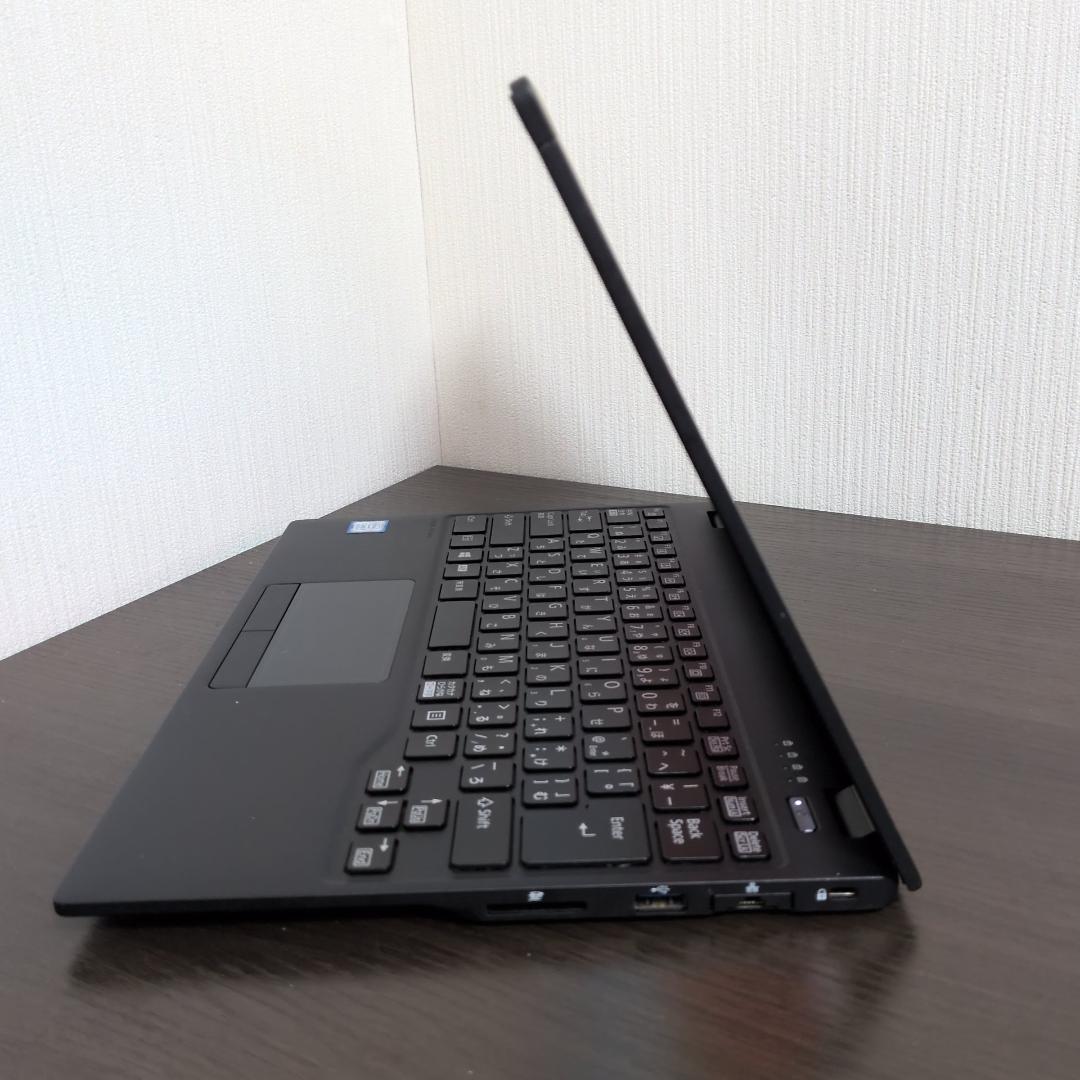 【第８世代Corei7】富士通／UH90D2／メモリ8GB／SSD512GB