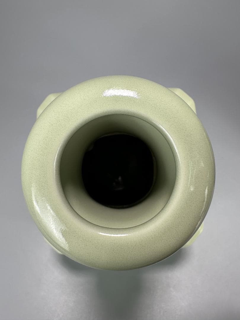 UXＭ31-1 中国美術　豆青釉盤龍瓶　花瓶　花入　乾隆年製　時代　唐物