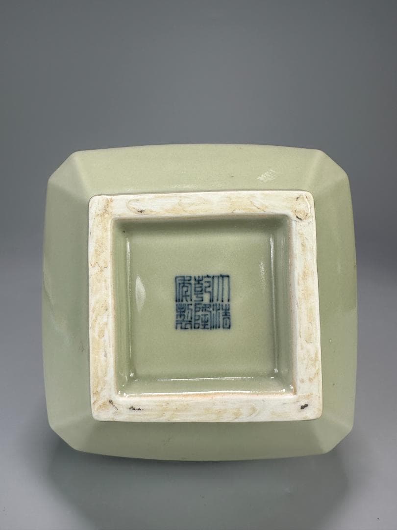 UXＭ31-1 中国美術　豆青釉盤龍瓶　花瓶　花入　乾隆年製　時代　唐物