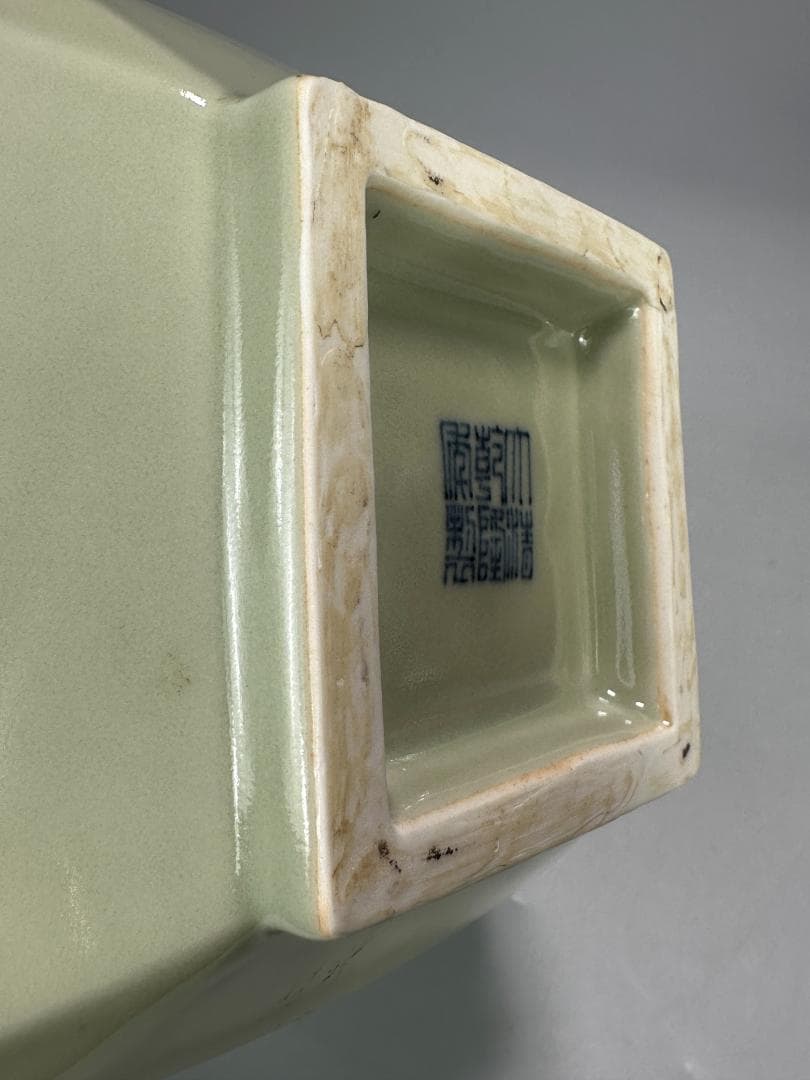 UXＭ31-1 中国美術　豆青釉盤龍瓶　花瓶　花入　乾隆年製　時代　唐物