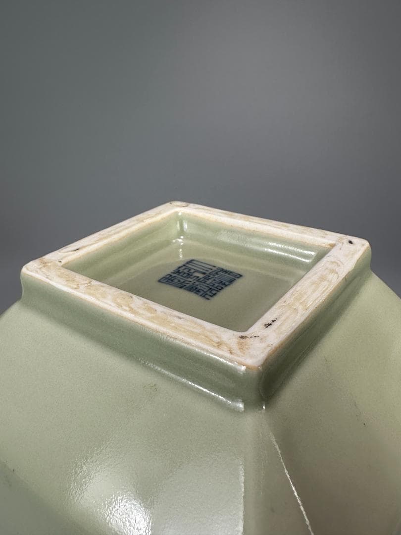 UXＭ31-1 中国美術　豆青釉盤龍瓶　花瓶　花入　乾隆年製　時代　唐物