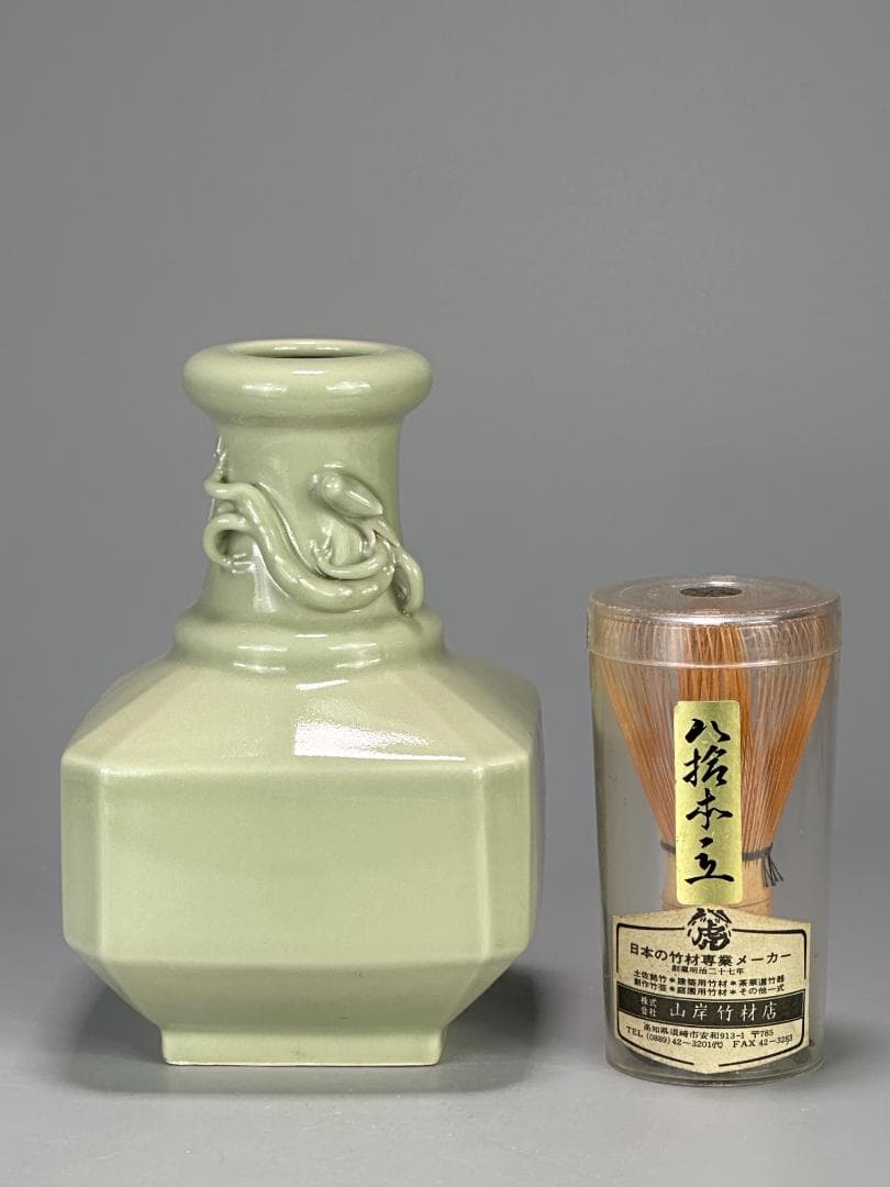 UXＭ31-1 中国美術　豆青釉盤龍瓶　花瓶　花入　乾隆年製　時代　唐物