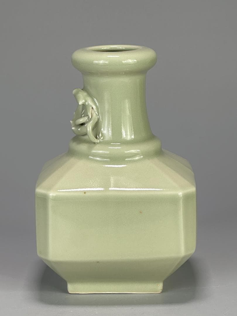 UXＭ31-1 中国美術　豆青釉盤龍瓶　花瓶　花入　乾隆年製　時代　唐物