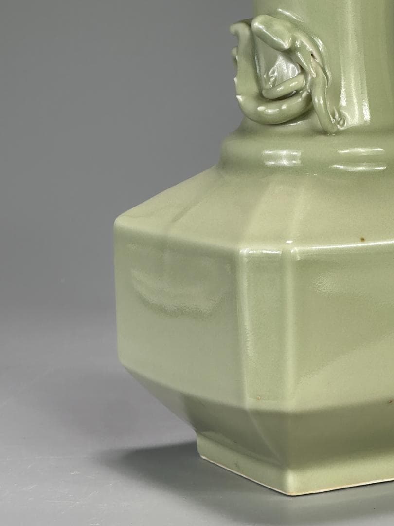 UXＭ31-1 中国美術　豆青釉盤龍瓶　花瓶　花入　乾隆年製　時代　唐物