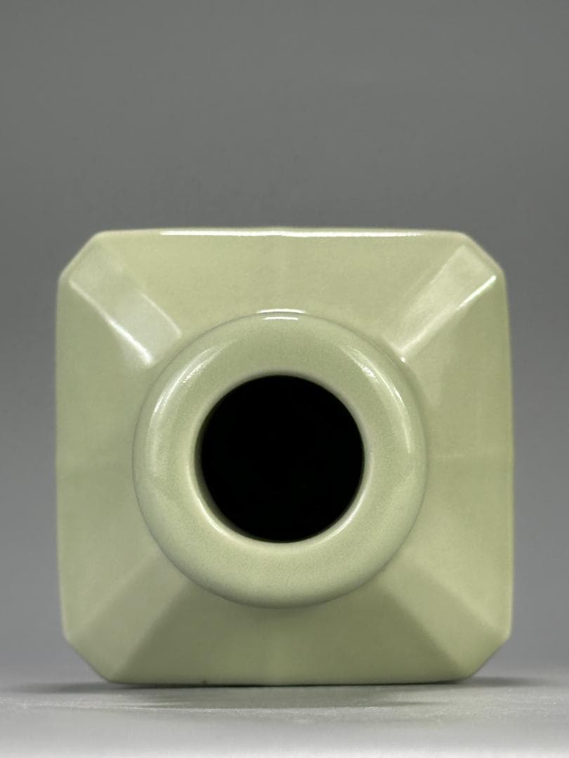 UXＭ31-1 中国美術　豆青釉盤龍瓶　花瓶　花入　乾隆年製　時代　唐物