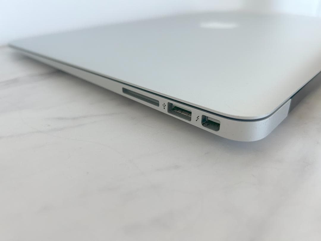 【美品】MacBook Air 2017 13インチ 8GB/256GB