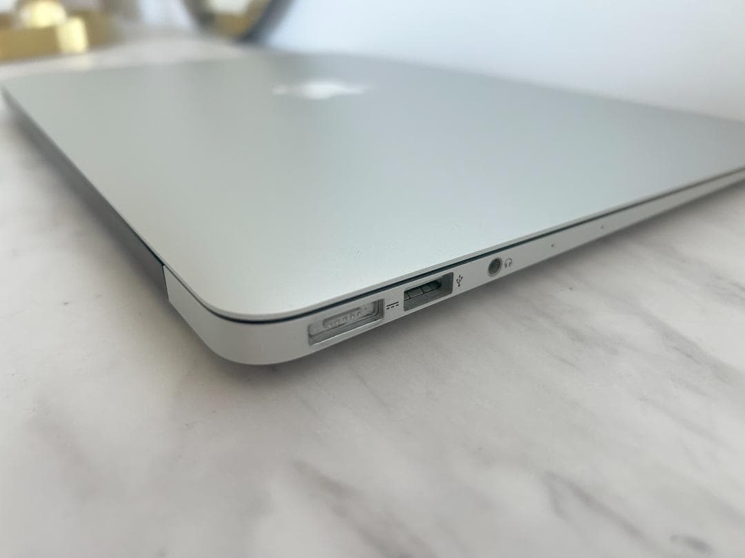 【美品】MacBook Air 2017 13インチ 8GB/256GB
