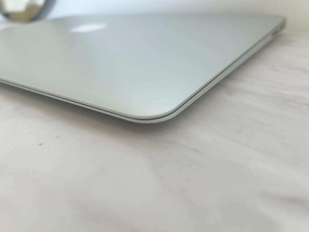 【美品】MacBook Air 2017 13インチ 8GB/256GB