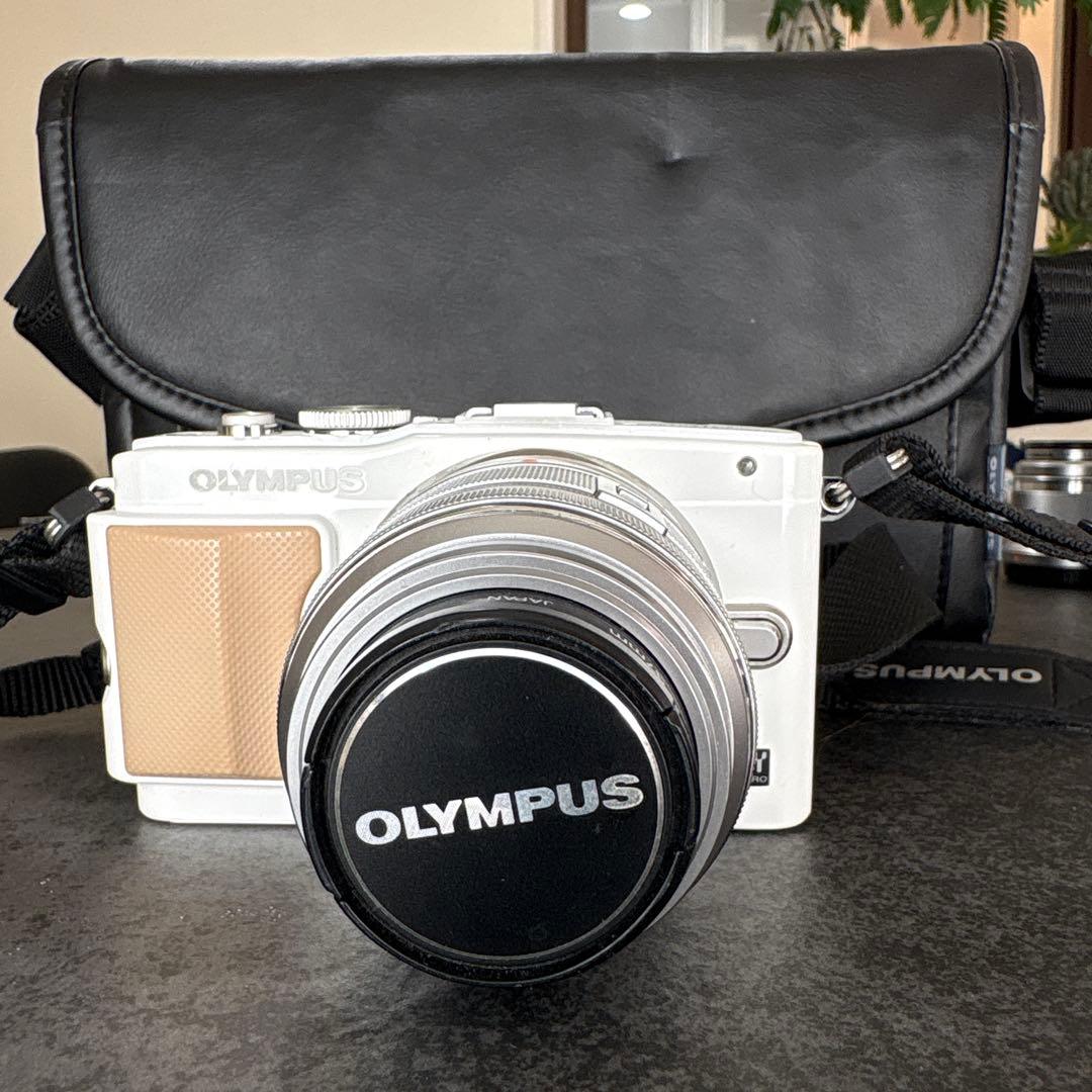 オリンパス　ミラーレス　一眼　キット