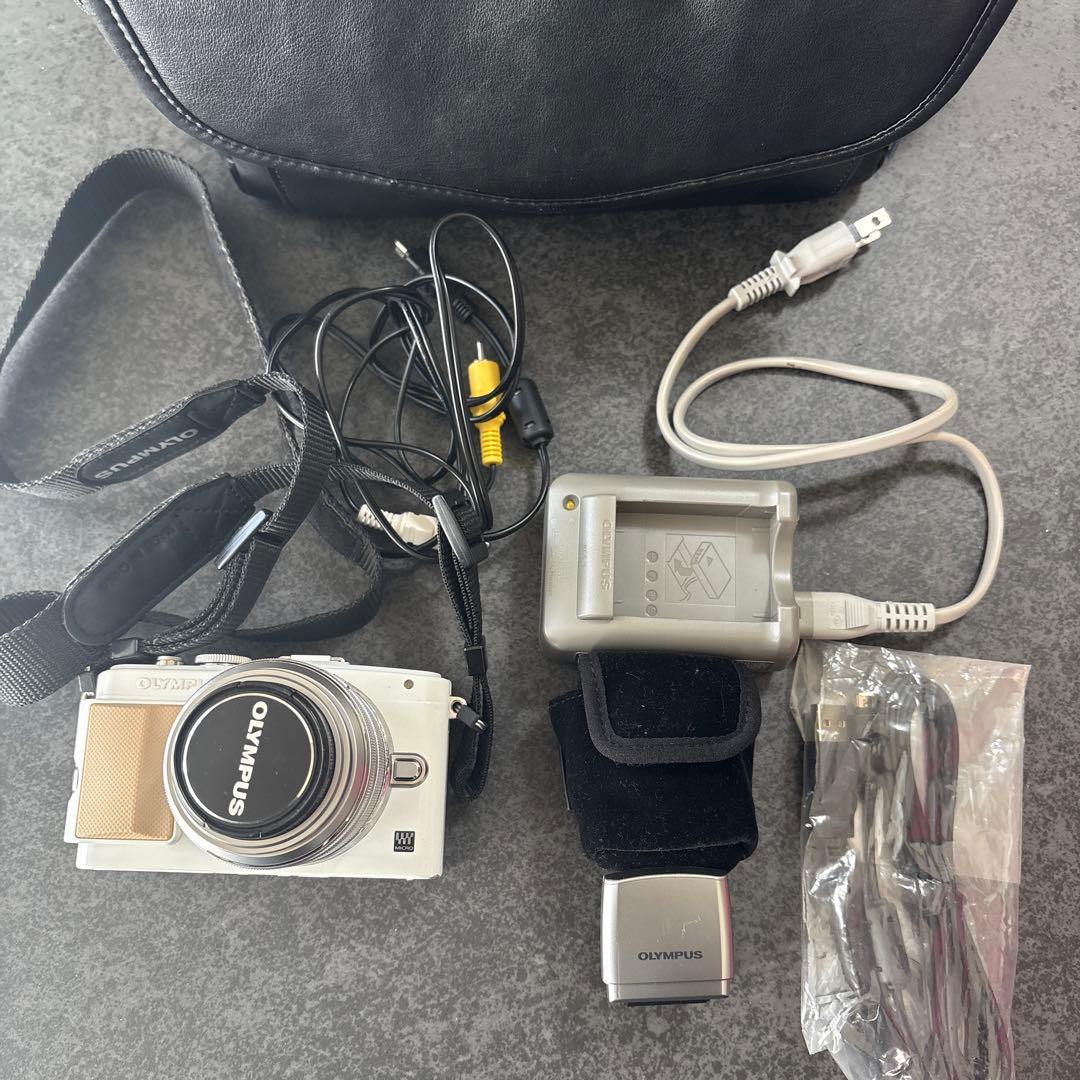 オリンパス　ミラーレス　一眼　キット