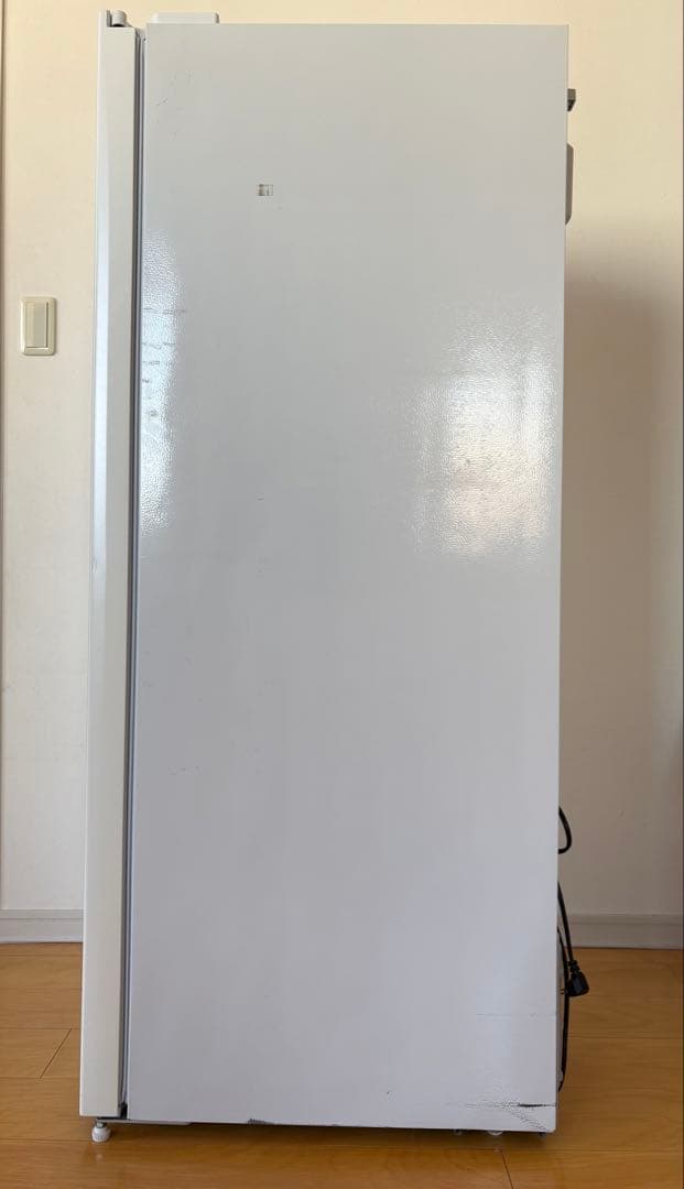 22年製　アクア　スリム型冷凍庫