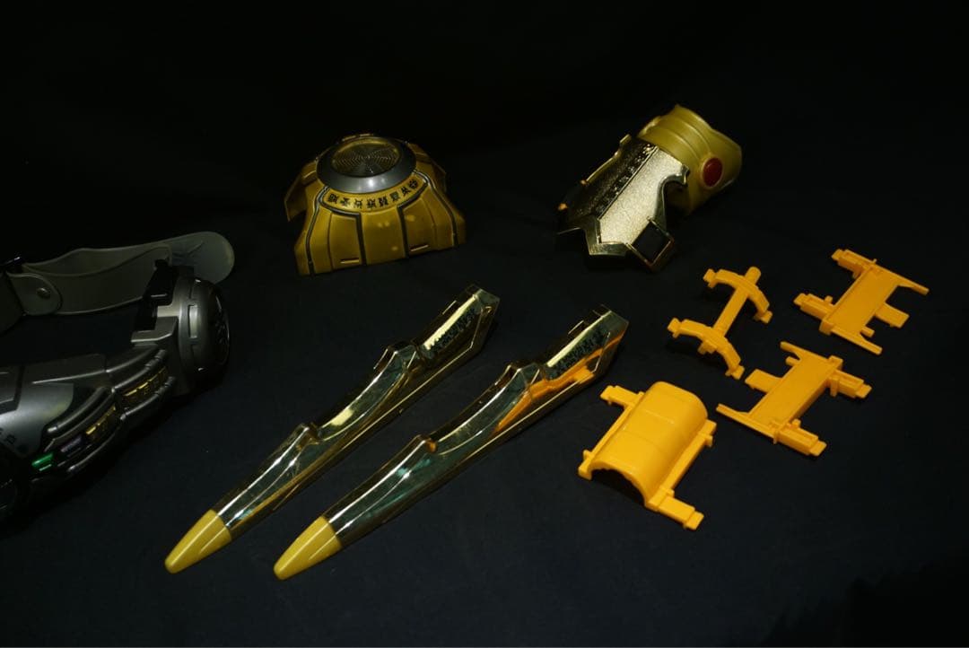 当時品　仮面ライダークウガ　DX アークル　ライジングパワーセット