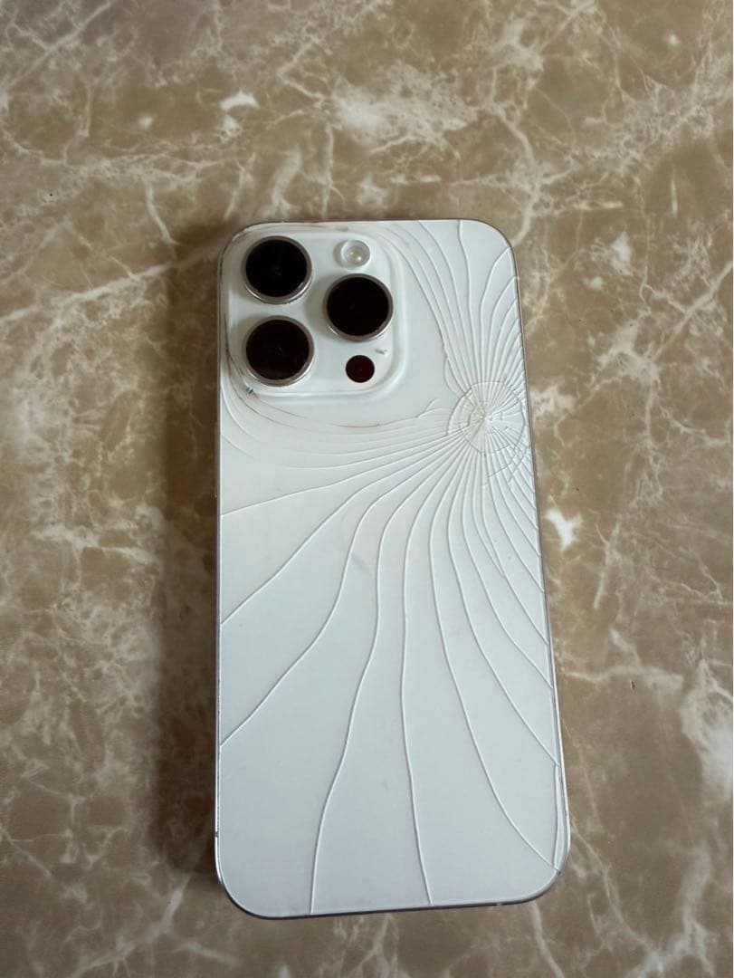 iPhone 15Pro ホワイト 本体