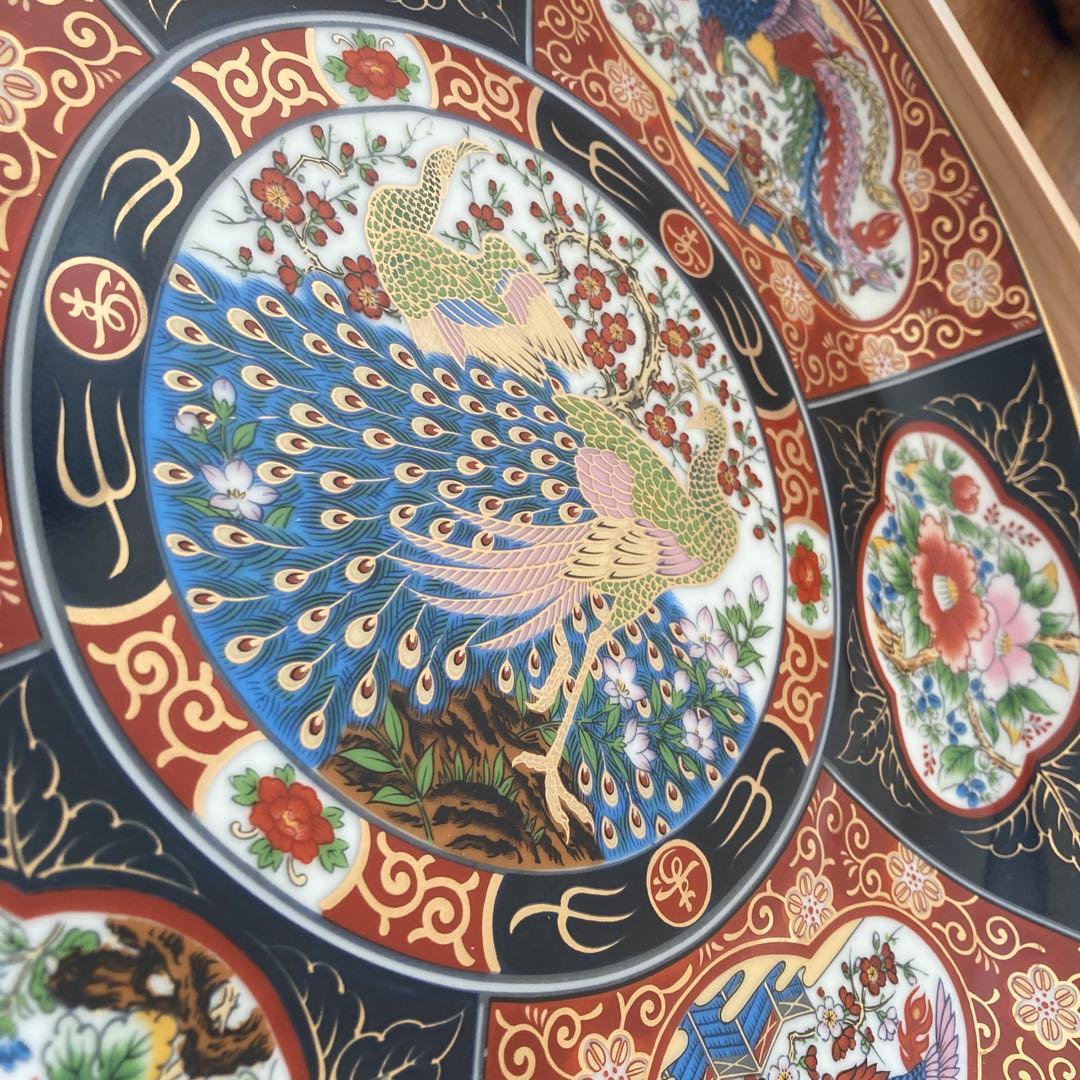 ラスト価格‼️大泉窯、伊万里錦、孔雀デザインの陶磁器皿 、桐乃木箱入り