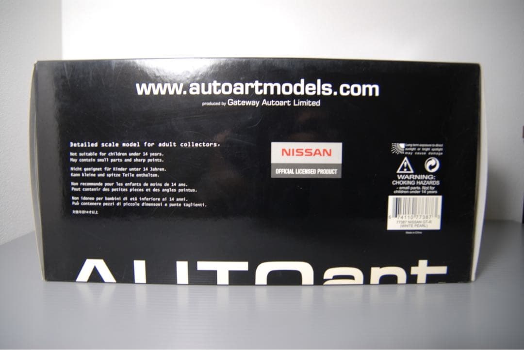 オートアート 日産 35 GTR 白 1/18 ミニカー