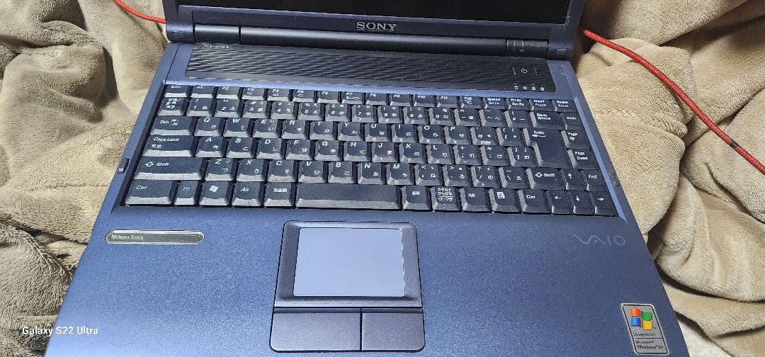 SONY製のかなり古いWindowsのXPの ノートPCです。本体のみ