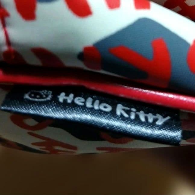 キティ　ミニバッグ型ポーチ　英字ダルメシアン柄