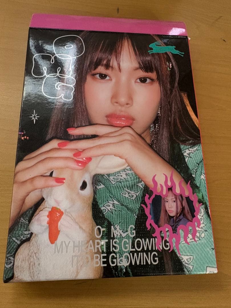 New Jeans アルバム OMG MY HEART IS GLOWING