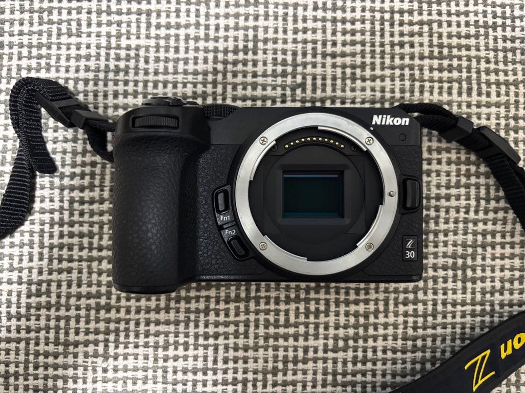 Nikon Z 30 ミラーレスカメラ 本体と付属品