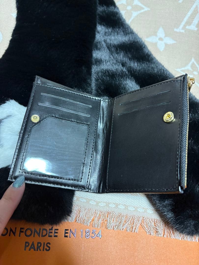 新品 ノベルティ マフラーとお財布セット