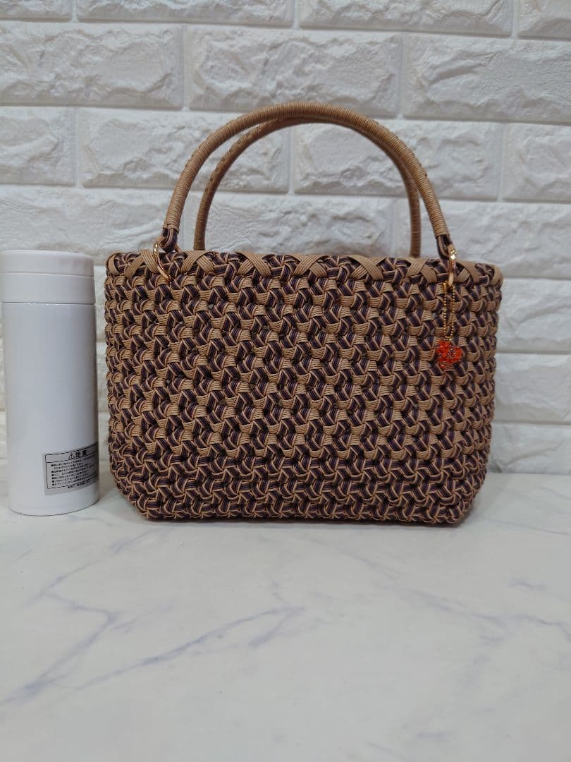 オリーブグリーン　クラフトバンド かごバッグ　花結び編み　 プラスチックハンドル