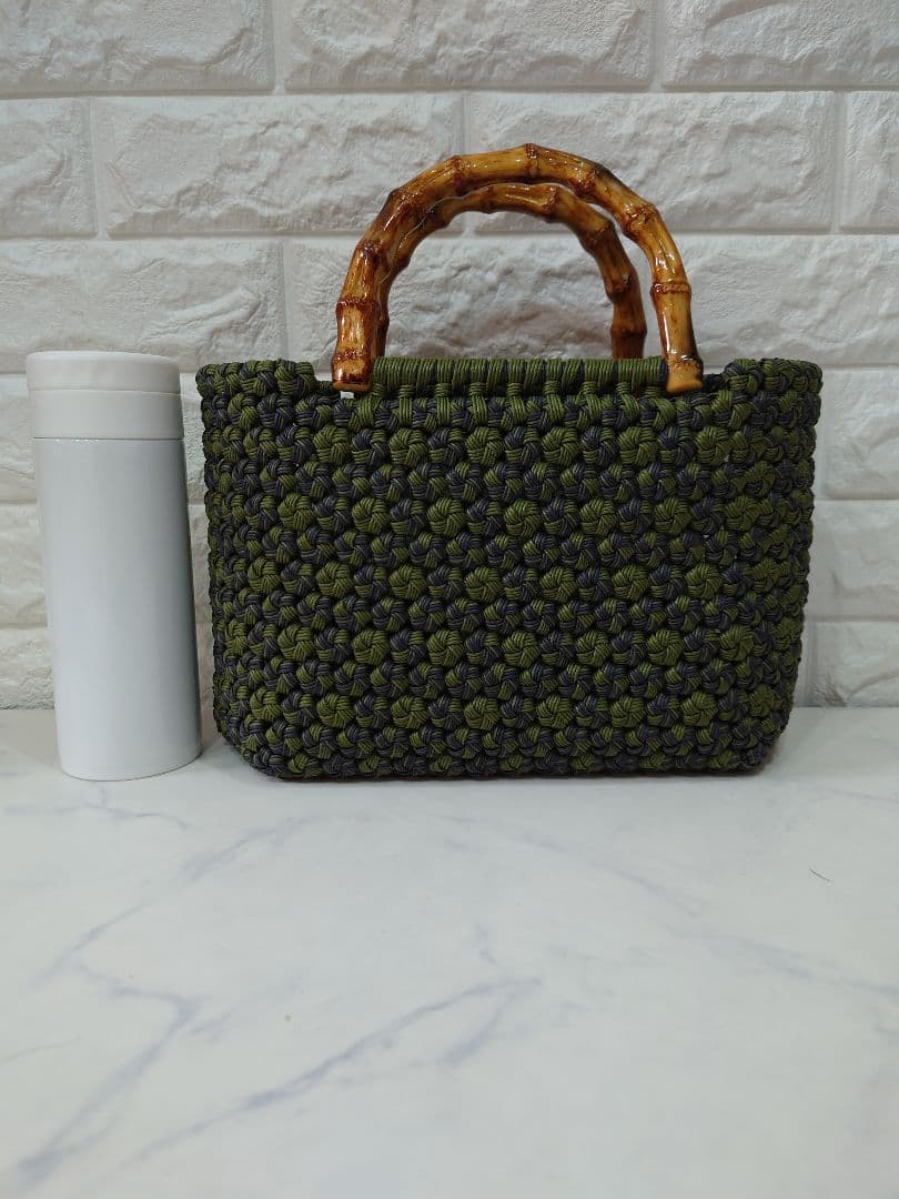 オリーブグリーン　クラフトバンド かごバッグ　花結び編み　 プラスチックハンドル