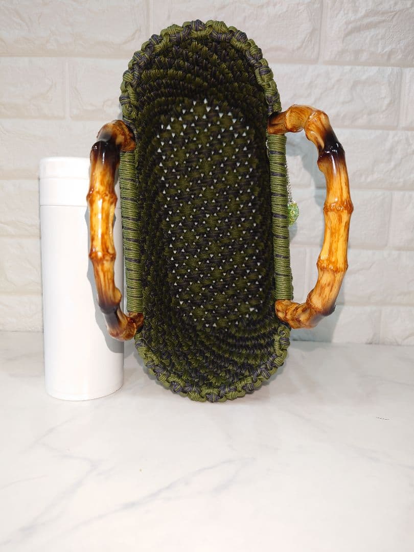 オリーブグリーン　クラフトバンド かごバッグ　花結び編み　 プラスチックハンドル