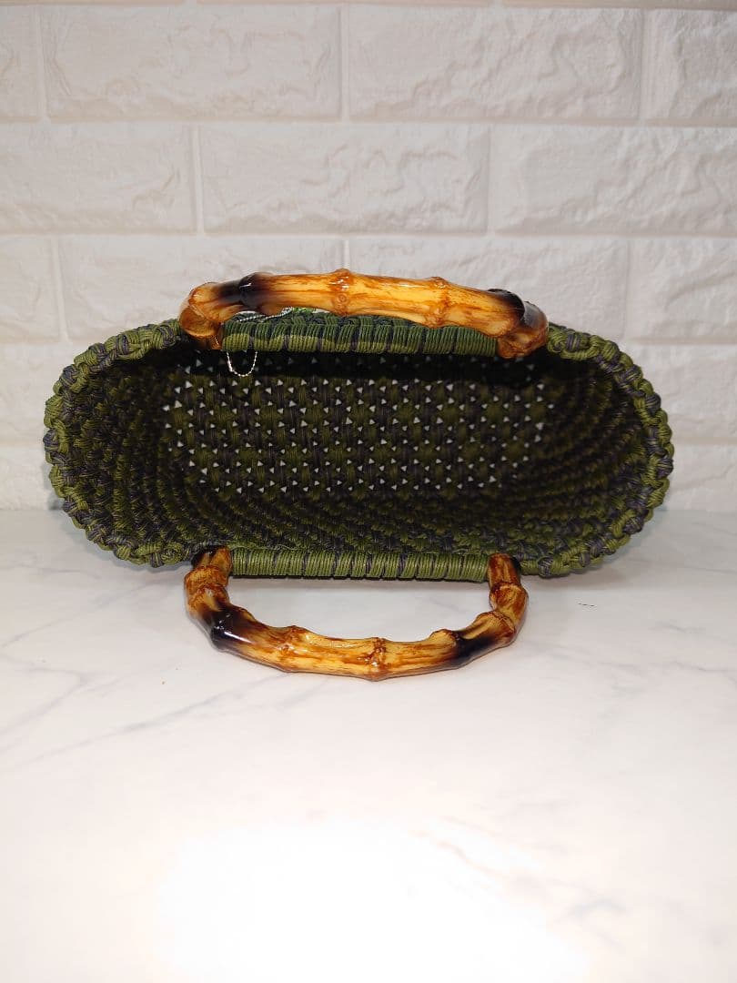 オリーブグリーン　クラフトバンド かごバッグ　花結び編み　 プラスチックハンドル