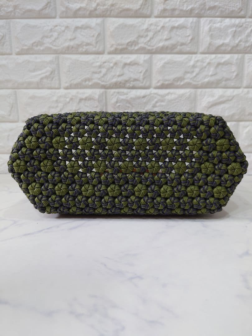 オリーブグリーン　クラフトバンド かごバッグ　花結び編み　 プラスチックハンドル