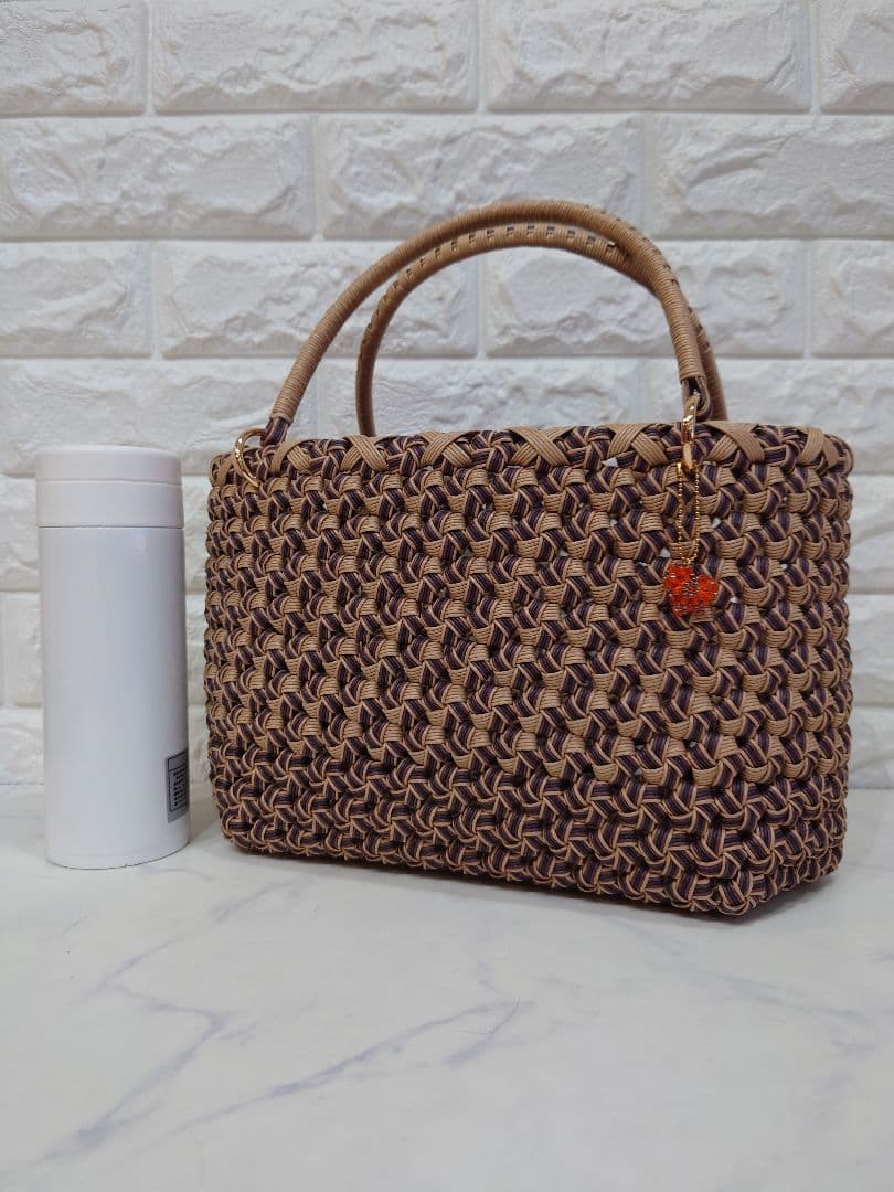 オリーブグリーン　クラフトバンド かごバッグ　花結び編み　 プラスチックハンドル