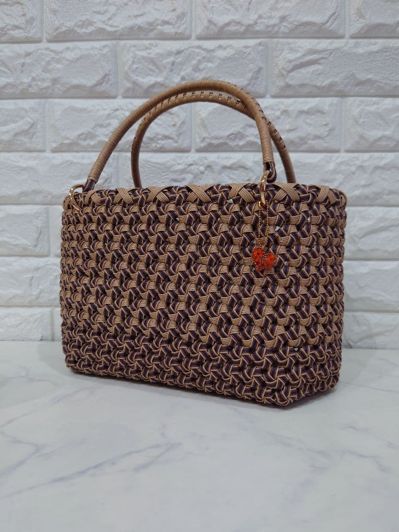 オリーブグリーン　クラフトバンド かごバッグ　花結び編み　 プラスチックハンドル