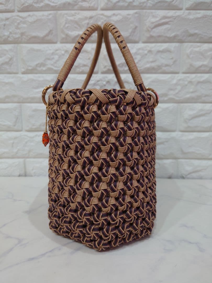 オリーブグリーン　クラフトバンド かごバッグ　花結び編み　 プラスチックハンドル