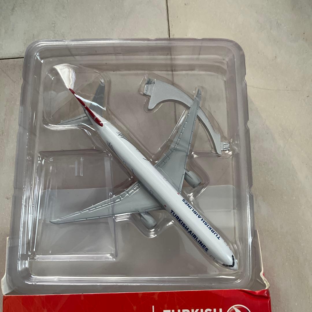 Turkish Airlines B777-300 ミニチュア模型