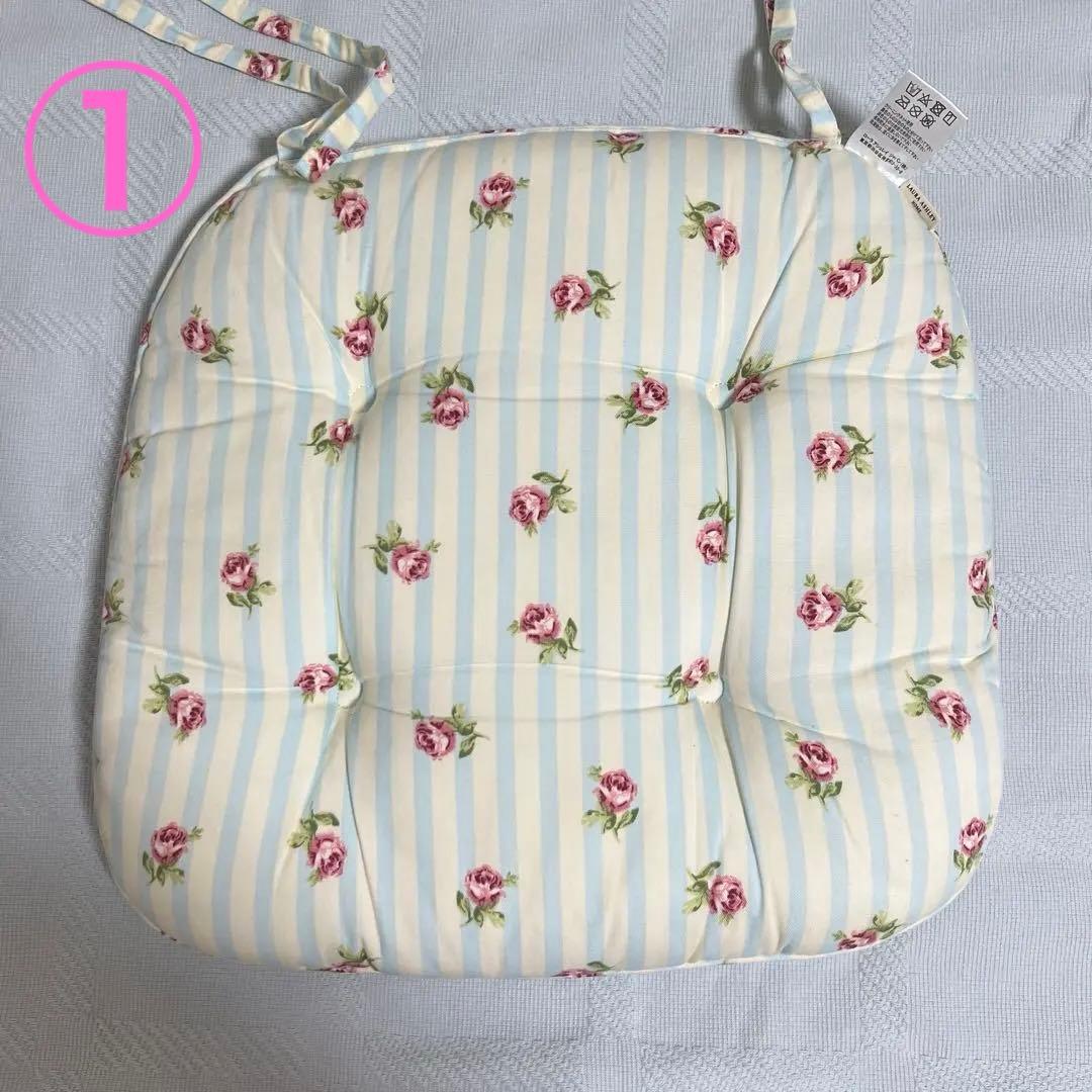 ローラアシュレイ ☆シートクッション／椅子用クッション（新品1枚＋シミあり1枚）