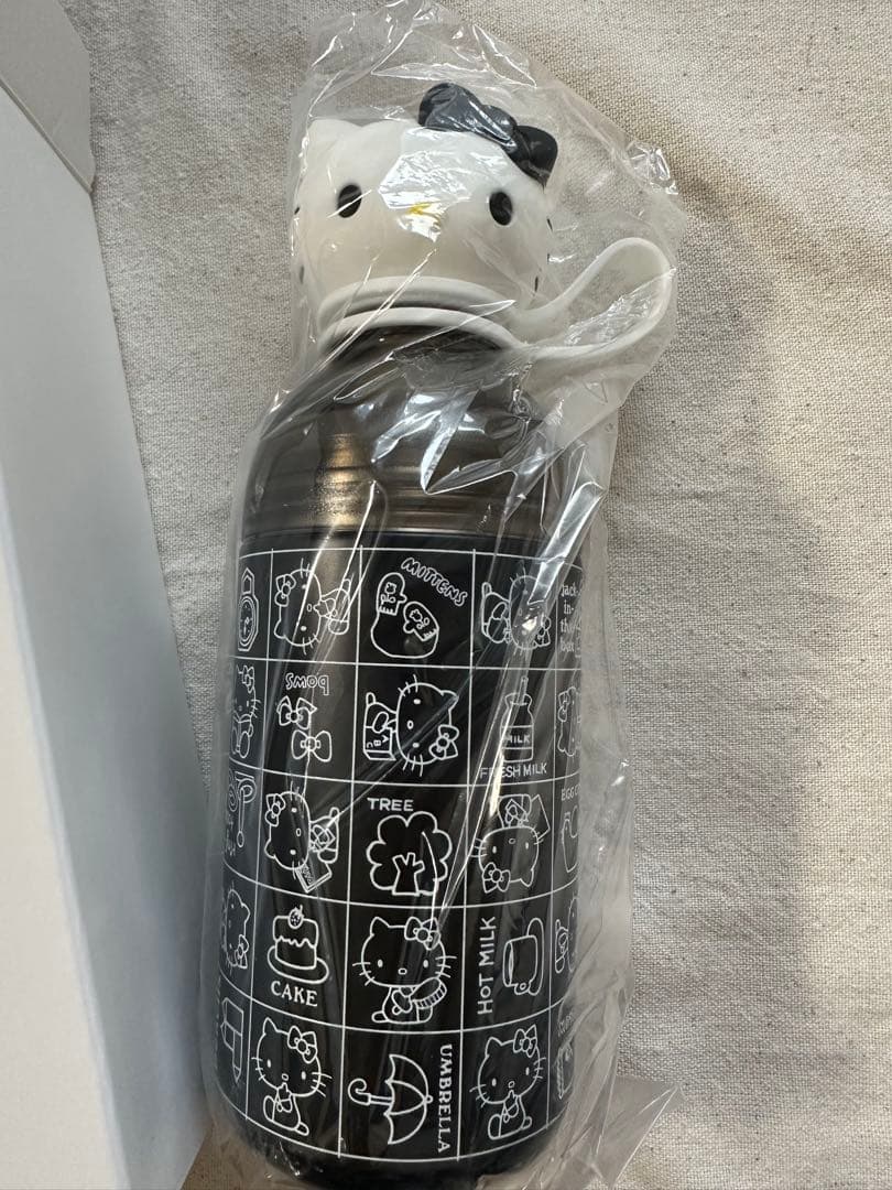 ローリーズファーム　キティ ブラック水筒