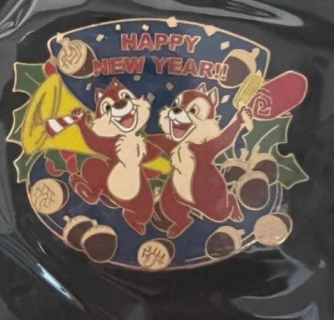 【激レア品】ディズニーモール限定 チップ＆デール ピンバッジ 2006 正月