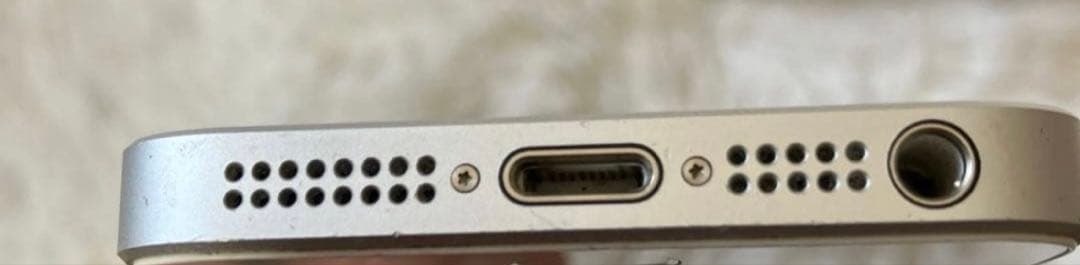 美品　iPhone SE 32GB SIMフリー