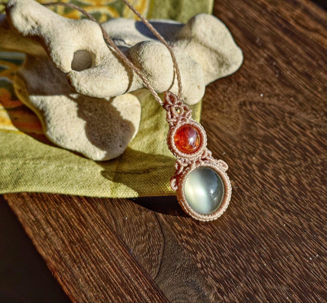 ムーンストーンとスファレライト マクラメ編み ネックレス